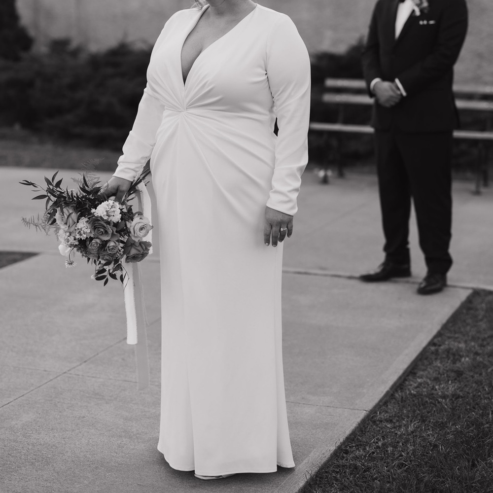 Tadashi Shoji Dawson Crepe Wedding Gown Ivory BHLDN Size 16W. ***ALTERED